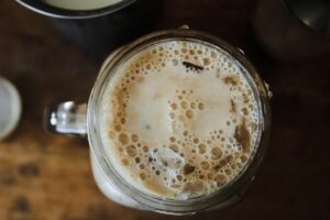 Pengalaman Perdana Mencoba Djournal Coffee: Kopi Mahal yang Bikin Saya Menyesap dan Mikir Dua Kali, tapi Akhirnya Pasrah dan Bahagia