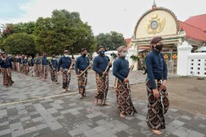 Stop Kagum Berlebihan dengan Konten Romantisasi Abdi Dalem Kraton Jogja yang Melarat!