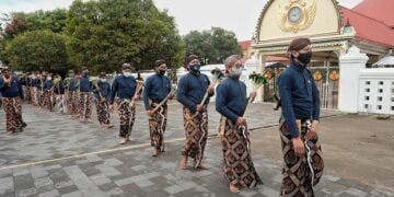 Stop Kagum Berlebihan dengan Konten Romantisasi Abdi Dalem Kraton Jogja yang Melarat. Menjijikkan!