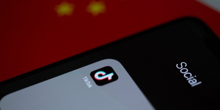 Jualan di TikTok Shop Nggak Lebih Mudah dari Shopee: Udah Diburu Waktu untuk Segera Kirim, tapi Duit Cairnya Super Lama