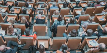 5 Kampus Swasta Terbaik di Semarang yang Fasilitas dan Kualitasnya Nggak Kalah dengan UNDIP Mojok.co