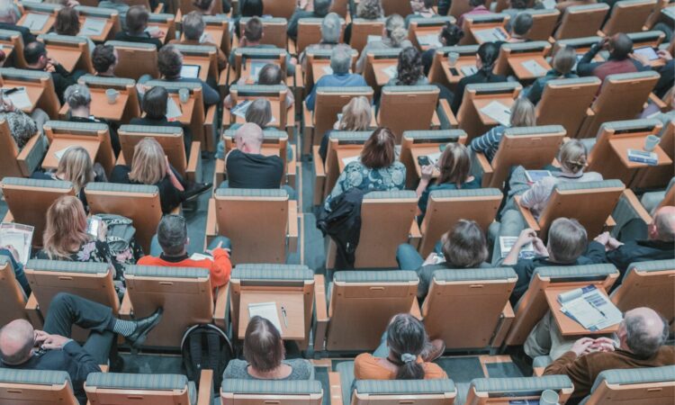 5 Kampus Swasta Terbaik di Semarang yang Fasilitas dan Kualitasnya Nggak Kalah dengan UNDIP Mojok.co