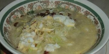 4 Alasan Orang Jogja Malas Kulineran di Warung Bakmi Jawa Pak Pele yang Jadi Favorit Wisatawan Mojok.co