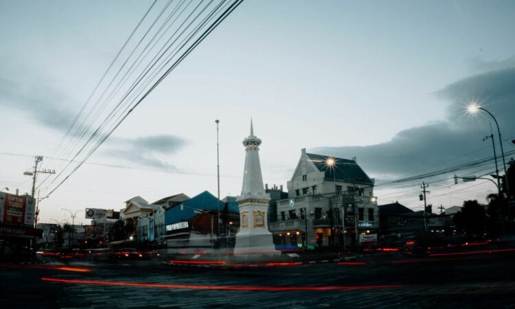 8 Ciri Orang Jogja Asli yang Nggak Perlu Lagi Ditodong Pertanyaan “KTP Mana?” Mojok.co