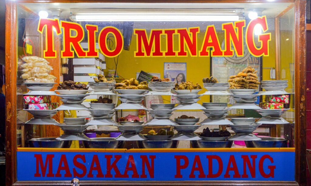 4 Menu Rumah Makan Padang yang Sebaiknya Dihindari kalau Tidak Mau Menyesal Mojok.co