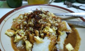 3 Dosa Penjual Tahu Tek Surabaya yang Bikin Pelanggan seperti Saya Mikir Dua Kali Sebelum Jajan 
