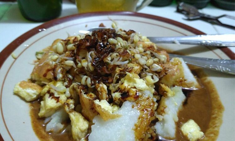 3 Dosa Penjual Tahu Tek Surabaya yang Bikin Pelanggan seperti Saya Mikir Dua Kali Sebelum Jajan Mojok.co