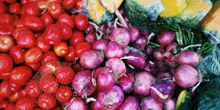 4 Kelakuan Pembeli yang Bikin Tukang Sayur Keliling Ingin Segera Ganti Kerjaan Mojok.co
