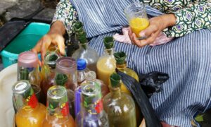 5 Sisi Gelap Penjual Jamu: Bukannya Bikin Sehat, tapi Malah Meresahkan Pembeli