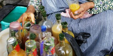 5 Sisi Gelap Penjual Jamu: Bukannya Bikin Sehat, Malah Bikin Pembeli Resah Mojok.co