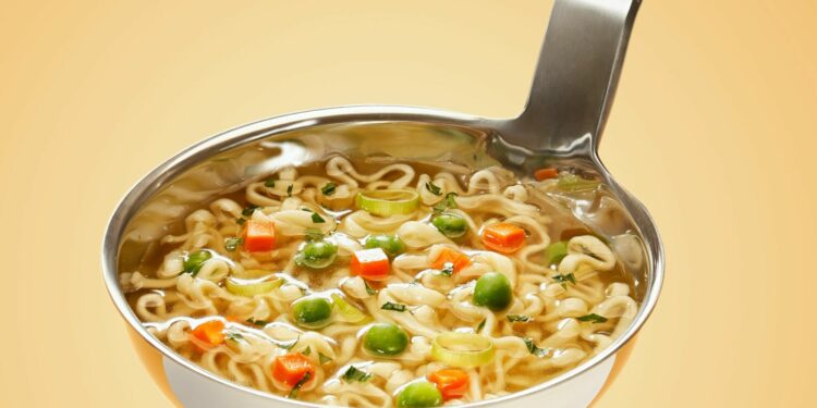 Pengalaman Pertama Kali Mencicipi Mie Sedaap Singapore Spicy Laksa dan Pelajaran Hidup di Baliknya Mojok.co