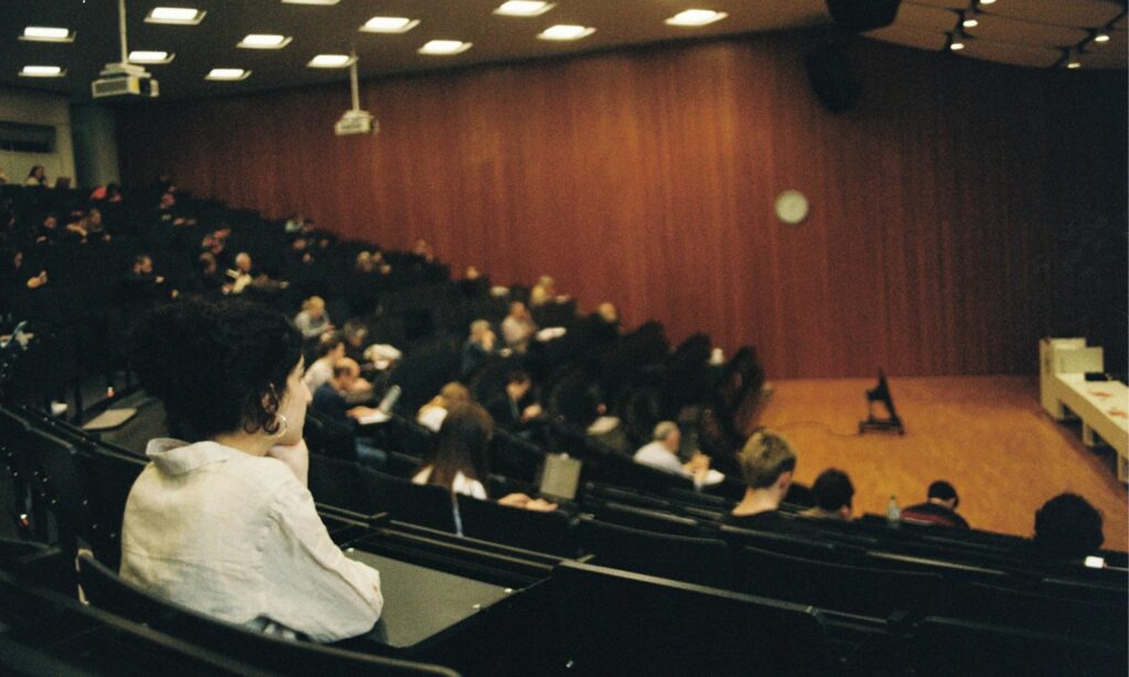 10 Tabiat Dosen yang Wajib Diwaspadai Mahasiswa Baru agar Selamat di Dunia Perkuliahan Mojok.co