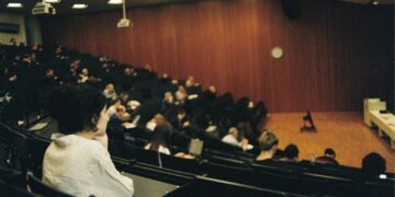 10 Tabiat Dosen yang Wajib Diwaspadai Mahasiswa Baru agar Selamat di Dunia Perkuliahan Mojok.co