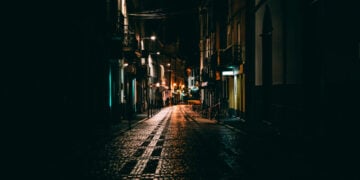 Derita Hidup di Lokalisasi JBL, Dikira Mucikari dan Bos Karaoke (Unsplash)