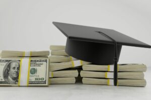 Cari Beasiswa di Kampus Swasta Sulit, Masih Lebih Banyak Stok Mie Instan di Kosan Saya