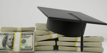 Cari Beasiswa di Kampus Swasta Sulit, Masih Lebih Banyak Stok Mie Instan di Kosan