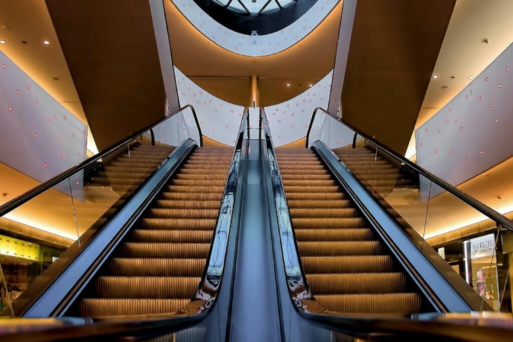 Memprediksi Nasib Tamini Square Jakarta Timur yang Kini Hidup Segan Mati Tak Mau