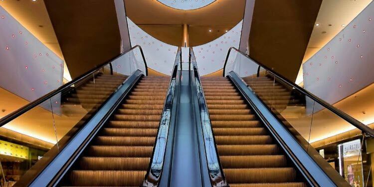 Memprediksi Nasib Tamini Square Jakarta Timur yang Kini Hidup Segan Mati Tak Mau