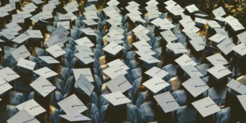 4 Perbedaan Kuliah Jenjang D4 dan S1 yang Perlu Dipahami biar Nggak Salah Pilih