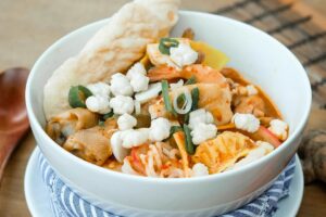 5 Tips Makan Seblak biar Lambung Aman Nggak Jadi Korban