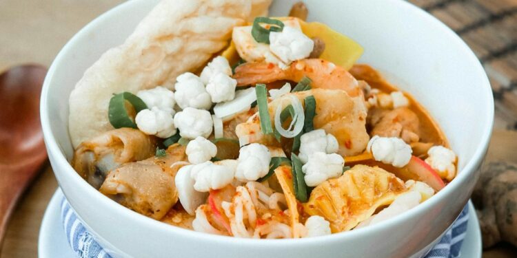 5 Tips Makan Seblak biar Lambung Aman Nggak Jadi Korban