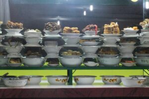 7 Dosa Rumah Makan Padang yang Bikin Pelanggan Kapok Balik Lagi