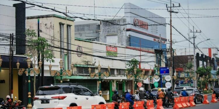 Kayutangan Malang Cantik, tapi Bikin Sesak Kayak Sikut-Sikutan (Unsplash)