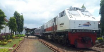 Naik Kereta Dhoho Penataran dari Surabaya ke Kediri: Mata Dimanjakan, tapi Punggung Tersiksa