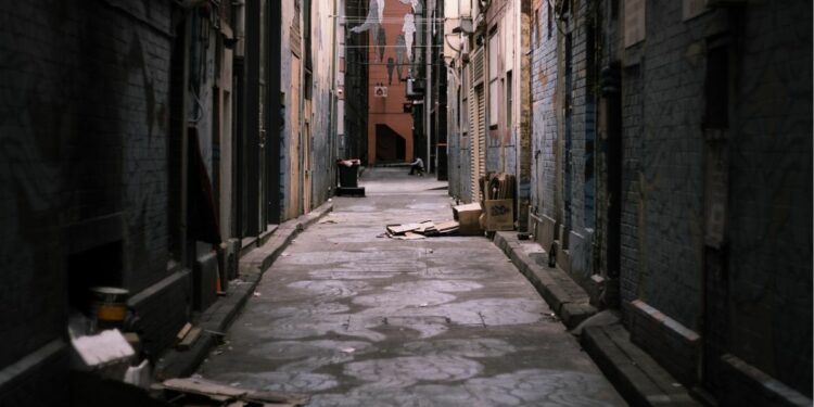 Derita Tinggal Jalan Sempit Dekat Sekolah Elit di Medan: Pergi Sekolah dan Kerja Harus Pagi Buta biar Nggak Rebutan Jalan!