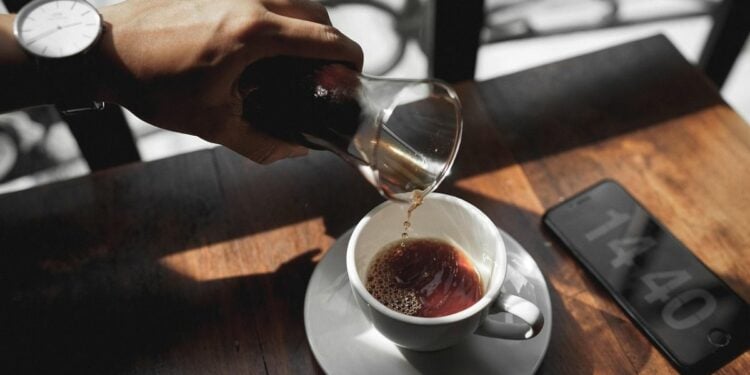 Jangan Tergiur Bekerja di Cafe Perintis, Ini Kenyataan yang Jarang Terungkap