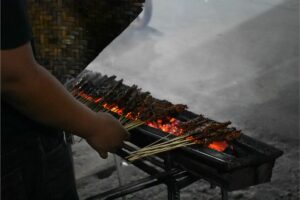 3 Alasan yang Membuat Saya Tetap Makan Sate Kelinci, meski Dicap Psikopat