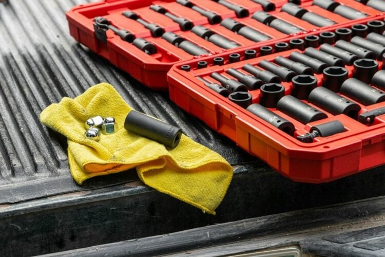 9 Dosa Bengkel Motor yang Bikin Pelanggan Males Balik Lagi (Unsplash)