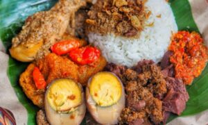 5 Tips Jajan Gudeg Jogja yang Asli Enak, Nggak Cuma Modal Viral