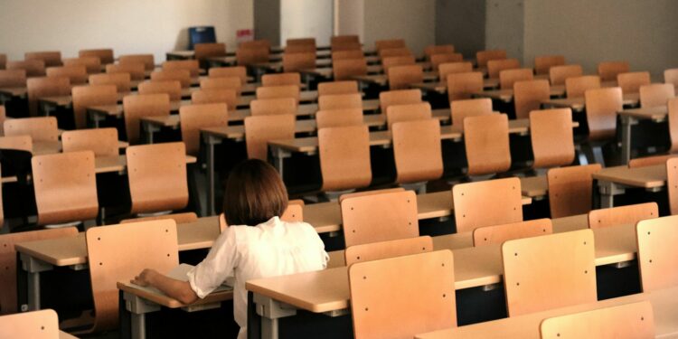 Dosa Jurusan Pendidikan pada Mahasiswanya yang Membuat Hidup Mereka Menderita Mojok.co