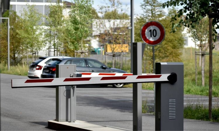 Kalau Kalian Merasa Tidak Berguna, Ingat Masih Ada Smart Gate System UM Malang yang Lebih Sia-sia Mojok.co