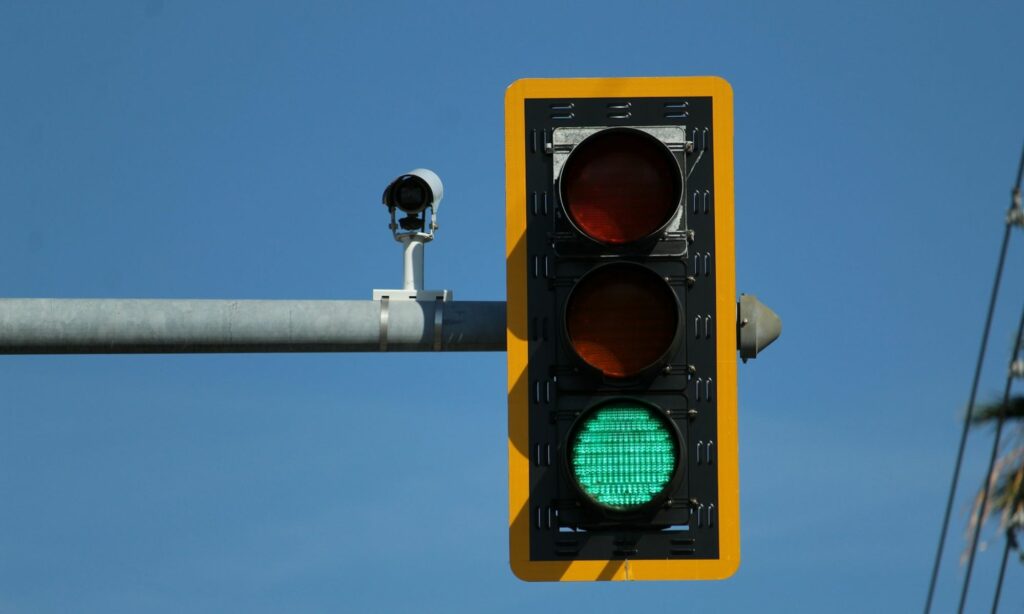 Lalu Lintas Medan Terlalu Barbar untuk Perantau Asal Surabaya seperti Saya Mojok.co