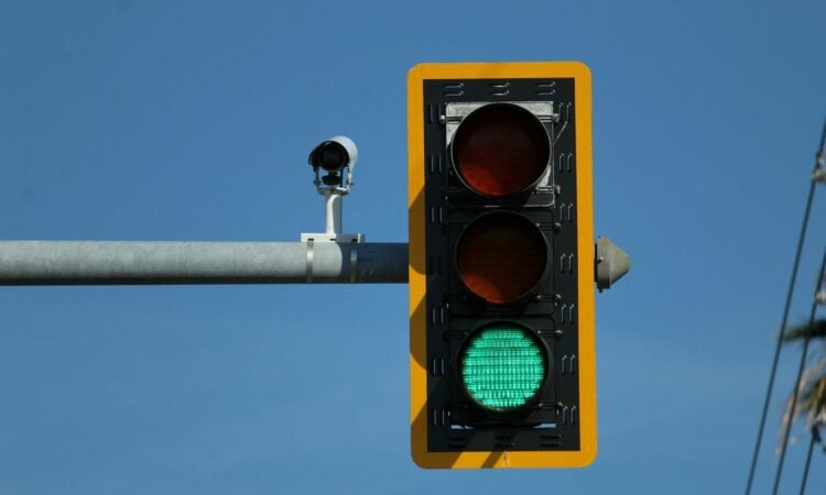 Lalu Lintas Medan Terlalu Barbar untuk Perantau Asal Surabaya seperti Saya Mojok.co