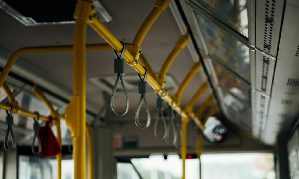 Penumpang Trans Jogja Pantas Dapat Penghargaan sebagai Orang Paling Sabar Se-Jogja Mojok.co