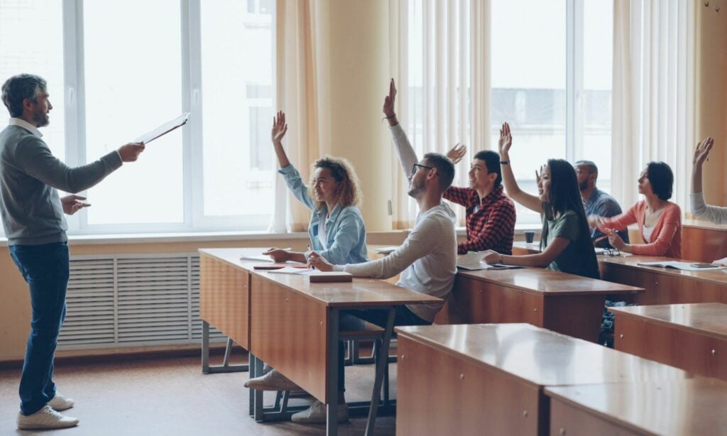 Kuliah S2 Tidak Ada Pertanyaan Receh dan Bodoh, Semuanya Berbobot! Mojok.co