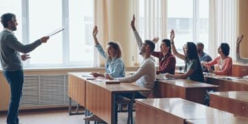 Kuliah S2 Tidak Ada Pertanyaan Receh dan Bodoh, Semuanya Berbobot! Mojok.co