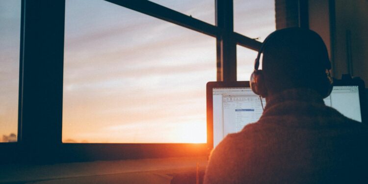 Bersyukur Ditolak Kampus Negeri dan Nurut Jurusan Kuliah “Realistis” Pilihan Orang Tua di Kampus Swasta, Kini Sudah Dapat Kerja Mojok.co