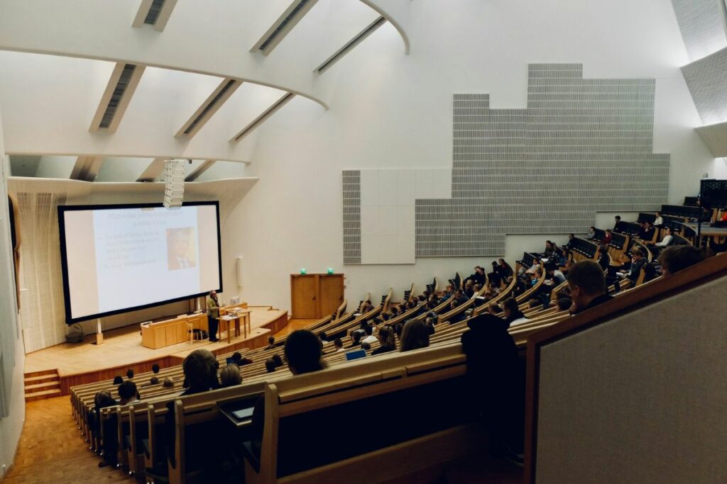 5 Dosa Kampus Medioker terhadap Alumni yang Lanjut S2 di Kampus Top