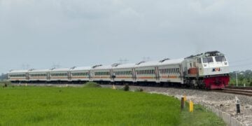 Kereta Pasundan: Selamat Tinggal Kursi Tegak dan Adu Dengkul