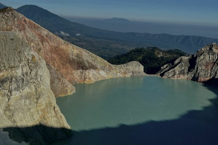 Bus DAMRI Rute Jember-Ijen Menyelamatkan Pariwisata Bondowoso dari Klaim Sepihak Kawah Ijen Banyuwangi