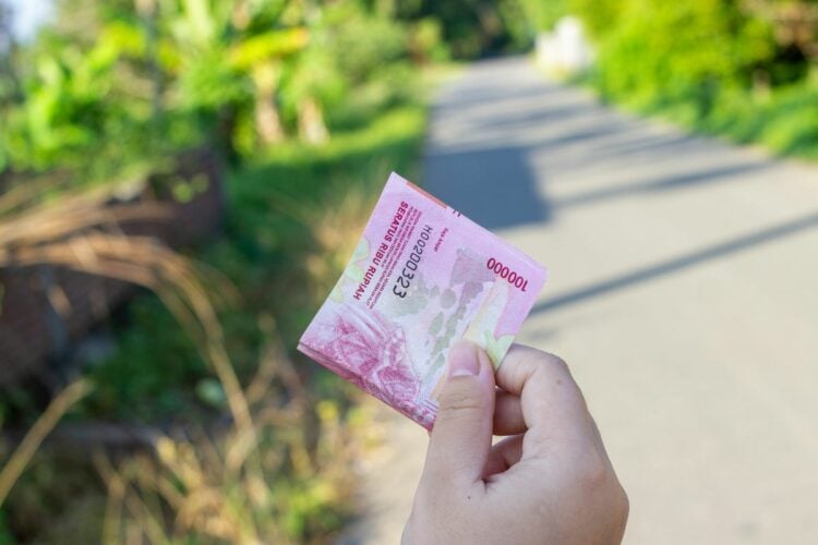 Gelar Sarjana Tak Ada Harganya di Tulungagung, Gajinya Bikin Geleng Kepala