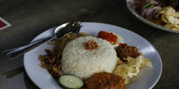 Sebagai Anak Kos, Saya Muak Lihat Konten TikTok Rp10 Ribu Sehari untuk 3 Kali Makan. Nggak Masuk Akal!