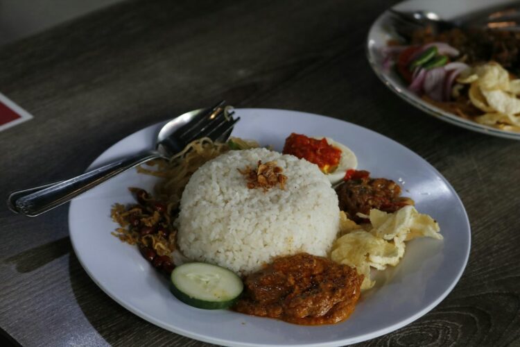 Sebagai Anak Kos, Saya Muak Lihat Konten TikTok Rp10 Ribu Sehari untuk 3 Kali Makan. Nggak Masuk Akal!