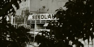 Kantin Sekolah Adalah Penyelamat Guru yang Gajinya Rata dengan Tanah