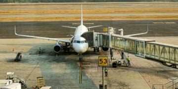 Hiburan Orang Boyolali Itu Sederhana, Cukup Menyaksikan Pesawat di Sekitaran Bandara Adi Soemarmo Tanpa Pernah Menaikinya