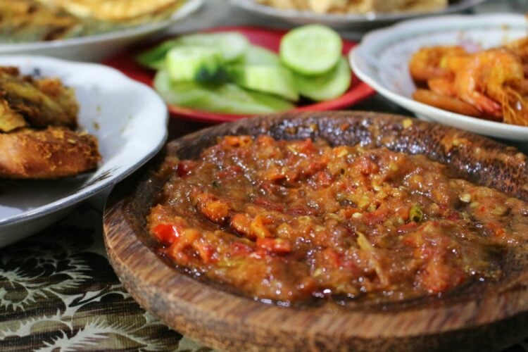 5 Rekomendasi Warung Makan Tanpa Tukang Parkir Dekat Unsoed Purwokerto, Semoga Tukang Parkir Nggak Baca Ini!